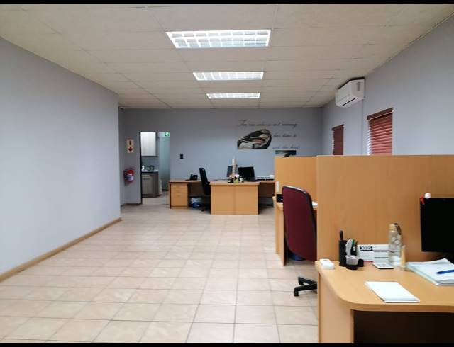 436M² OFFICE FOR SALE IN RUSTENBURG CENTRAL